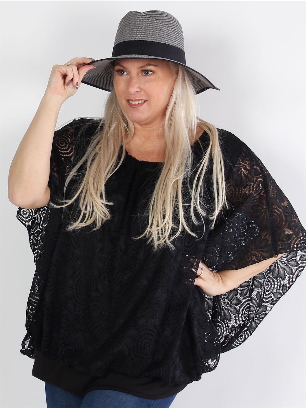 Tea Lace - Sort tætsiddende top med løst blondestof udover